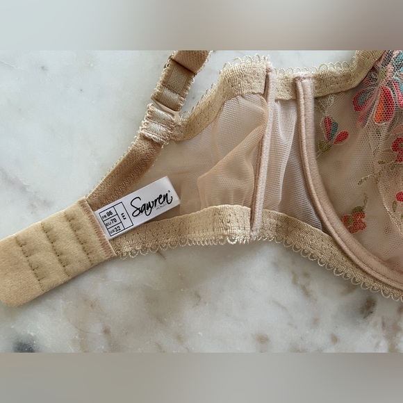 Sawren Intimates | European Lace Lingerie Set, Size 32E Top & Size Small Bottoms - Picture 8 of 15